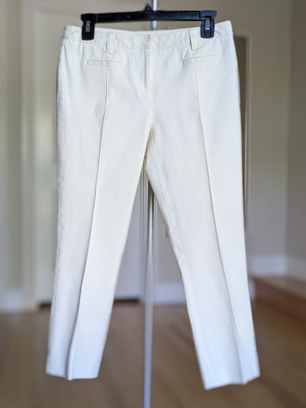 White crop pants size 6P, INC brand
